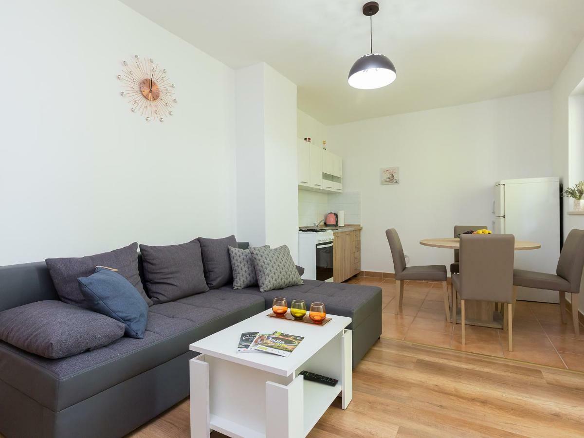 Apartment Lory'S Place Pula Exterior foto